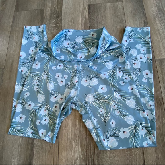 Beyond Yoga Floral Lux Print High Waisted Leggings Floral Print Midi Active - Picture 2 of 7